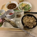 休暇村 - 夕食-つぶ貝と鮪、ビーフシチュー、鮪ハラミ炊き
