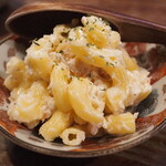 鳥扇 - スモークチキンのマカロニサラダ