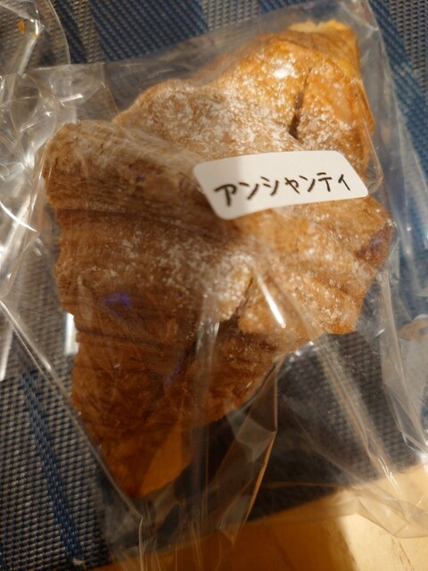 HOLLY NO.3 CROISSANT - 久慈（パン）の写真