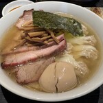 支那ソバ 小むろ - チャーシューワンタンメン塩（ねぎ抜きメンマ増し）+味付け玉子