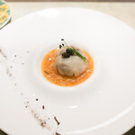 銀座 鮨 桃の木 - 薄くのばした帆立、ひらたけ衣笠たけ、キャビア乗せ、メス上海蟹のソース