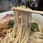 支那ソバ 小むろ - 麺箸あげ