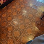 オンリー - 歴史を積み重ねたクッションフロア