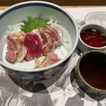 熊襲亭 - 『さつま地鶏のたたき』と2種類のタレ