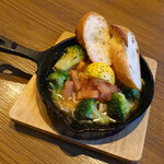 アレヴェリー テラス - レモンが載るアヒージョ