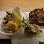 麹町ビストロ 階段の途中 - チーズの盛り合わせ