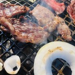 焼肉・円盤餃子　ひたち - おいしく焼けたお肉たち