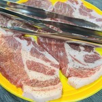 焼肉・円盤餃子　ひたち - 国産豚肩ロース（塩）