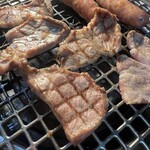 焼肉・円盤餃子　ひたち - おいしく焼けたお肉たち