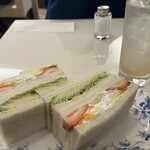 銀座千疋屋 - フルーツ＆アボカドサンド