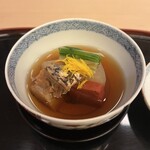 山玄茶 - 棒ダラと丸大根、赤蒟蒻、芹、柚子皮の炊き合わせ