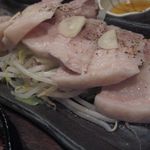 豚小家 - 茹で豚にんにく醤油￥680