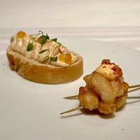 エチョラ - ❻ブラックアンガス牛カイノミの炭火焼き
                      〜切り分けてゆっくり噛み締めると旨味が溢れる。肉質の柔らかさ、火入れ、ディスパラソース、最近頂いた牛肉料理ではダントNO1。肉質の旨味に火入れも抜群ですよ。