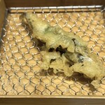 大衆すし酒場 めのじ - 天婦羅：ししゃもと大葉の梅肉天：209円