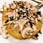 Bar Espanol LA BODEGA - マッシュルームが生で大正解トルティージャ