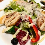 Bar Espanol LA BODEGA 渋谷店 - ハーフにしたのを後悔しちゃうシーザーサラダ