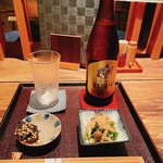手打ち蕎麦 三乗 - エビスビール中瓶、蕎麦味噌、お通し