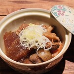 手打ち蕎麦 三乗 - 牛すじ煮込み