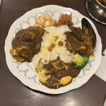 トマト - 和牛ビーフジャワカレー（チーズトッピング）  ビーフタンカレー（チーズ、野菜トッピング）  シーフードカレー