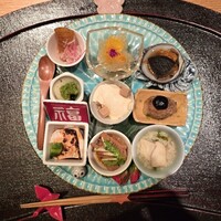 青山はしづめ - 真ん中一番上がクラゲのオレンジ和え