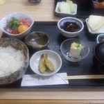 まるけん - 海鮮納豆定食、ごはん大盛（８２０円）