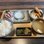 肉豆冨とレモンサワー 大衆食堂 安べゑ - 【2025.1.20(月)】豊洲鮮魚の刺身定食（並盛・ワラサ）988円→888円