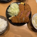 とんかつ 美濃屋 - 美濃屋定食のスリーショット