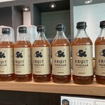 AROMAVITA&BAKE - カウンター上のフルーツビネガー
      仲良く整列！(*≧∀≦*)
