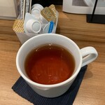 AROMAVITA&BAKE - ホットの紅茶
      タルトともよく合いました！
      最後はミルクとお砂糖を少しだけ入れてミルクティーに。
      最後の最後まで甘えさせて頂きました〜♪
      これで暫くは頑張れます‼︎