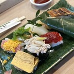 瀬戸鮨 - 料理写真:握りランチセット（吸い物付き）
990円