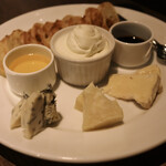 カフェ・ミケランジェロ - チーズ4種盛り合わせ