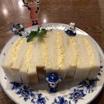 中津軒 - 少し斜めに切ってある