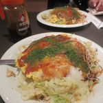 Hiroshima Fuu Okonomiyaki Remon Ya - 広島風お好み焼き、具だくさん！