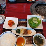 叙々苑 札幌駅前店 - ライス、ナムル、チョギレサラダ、キムチ、スープ