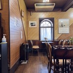 アリス - レトロな店内