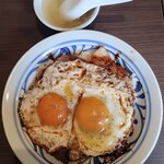 281751302 - 焼豚玉子飯「辛玉」と、スープ