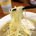 ふくろう - 追いはまぐり中華そば(塩)、麺リフトアップ
