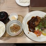 ガスト - 料理写真:柔らかうすカツ＋和食セット