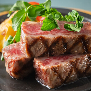 最良の状態の和牛を厳選。最高級南魚沼産コシヒカリもご用意