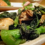 鉄板居酒屋OHANA - 牡蠣と小松菜の炒め物かな？