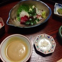山玄茶 - 鱧の梅ソース和え  アコウ、蛸、鮪、とり貝、剣先烏賊を土佐醤油、藻塩、マスカルポーネポン酢で