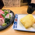 スタンドふじ 本店 - 名物魚盛り
                                巻き立て！出汁巻き