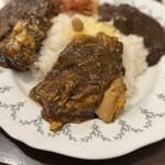 トマト - 和牛ビーフジャワカレー（チーズトッピング）  ビーフタンカレー（チーズ、野菜トッピング）  チキン（大山地鶏骨付）カレー（チーズトッピング）