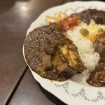 トマト - 和牛ビーフジャワカレー（チーズトッピング）  ビーフタンカレー（チーズ、野菜トッピング）  チキン（大山地鶏骨付）カレー（チーズトッピング）