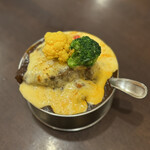 トマト - ビーフタンカレー（チーズ、野菜トッピング）