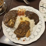 トマト - 和牛ビーフジャワカレー（チーズトッピング）  ビーフタンカレー（チーズ、野菜トッピング）  チキン（大山地鶏骨付）カレー（チーズトッピング）