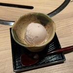 近江牛専門店 近江かど萬 - 濃厚な甘い苺アイス