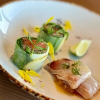 Longrain Tokyo - ・ヒラマサのマリネ　パイナップル、海ブドウ・生春巻き　サーモン、ミョウガ、フェンネル