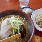 ラーメン むてっぽう - 魚介醤油ラーメンと半チャーハンセット
