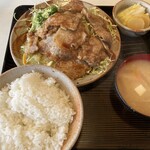 とんかつよしえ - しょうが焼き定食